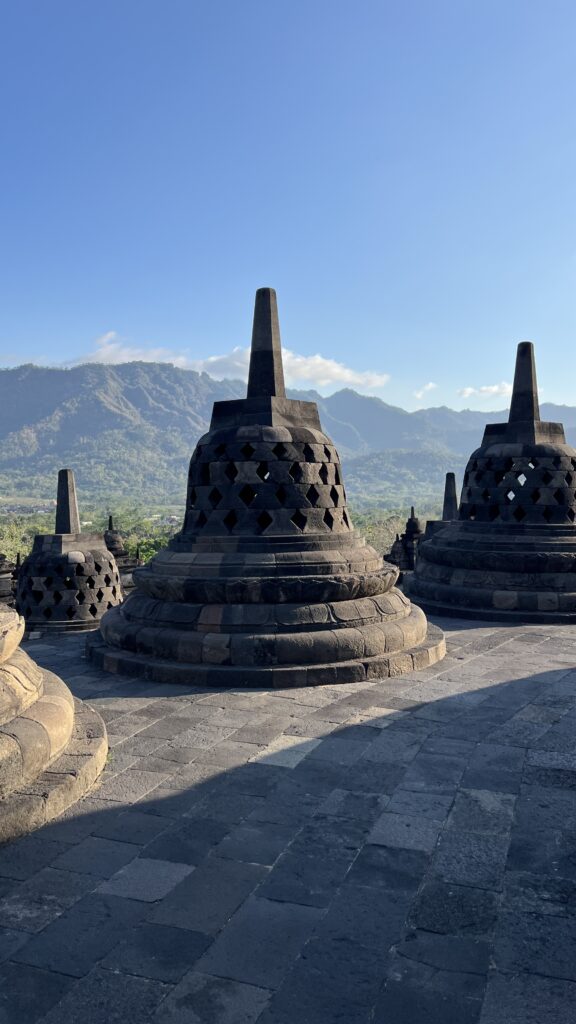 Borobudur tempel Java: stoepa's